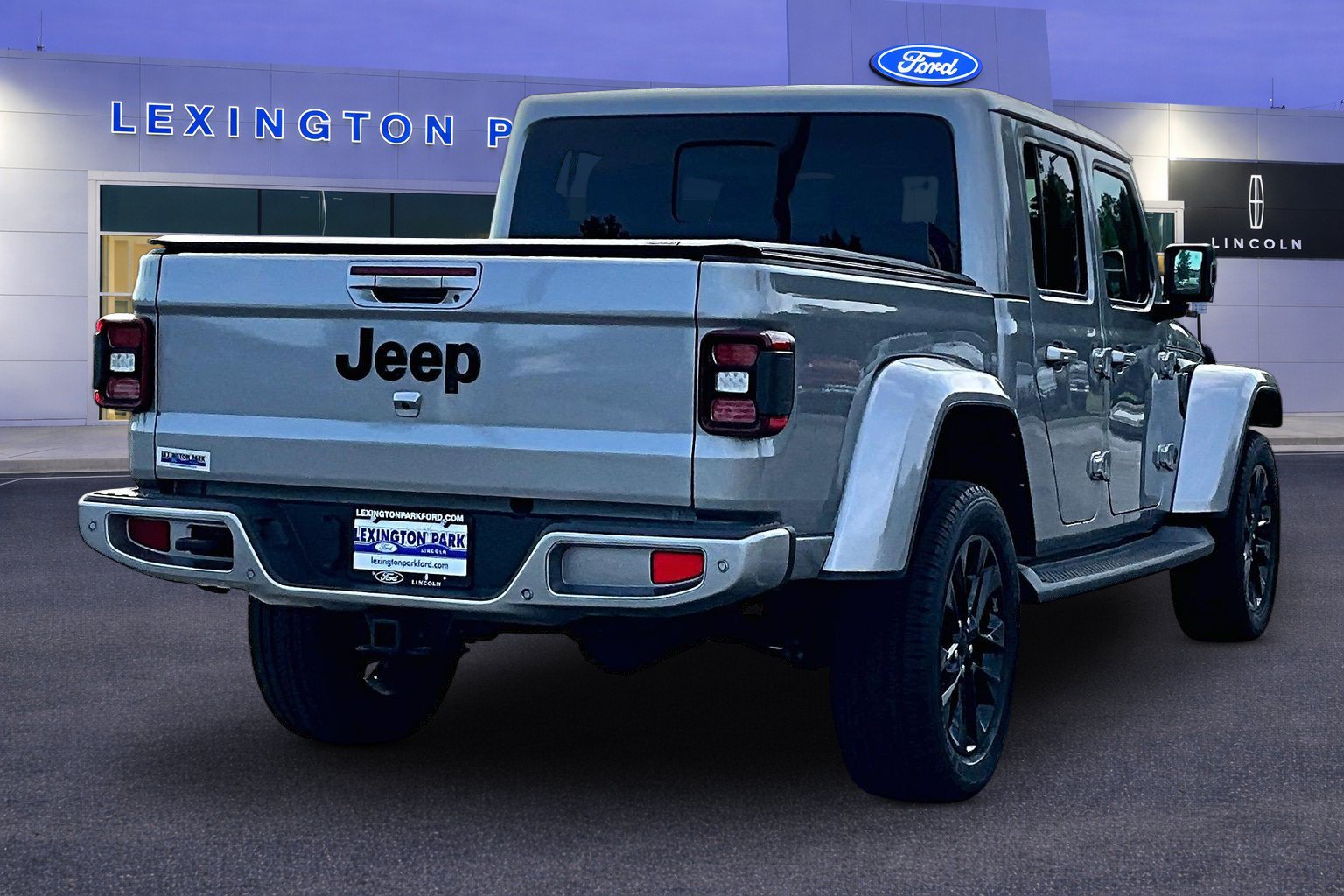 Used 2021 Jeep Gladiator Overland AWD/4WD image 5