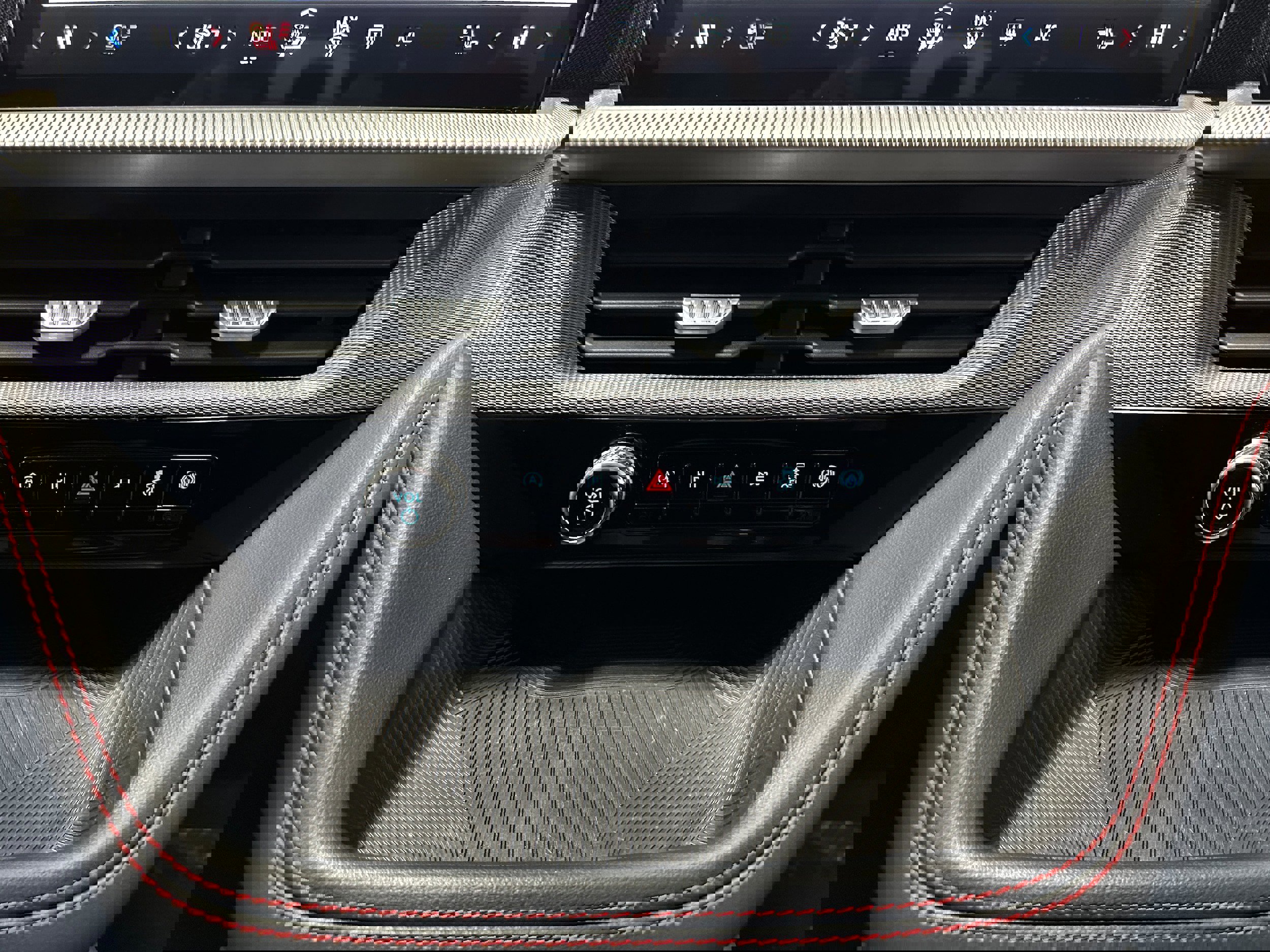 Certified 2025 Ford Explorer ST-Line image 25