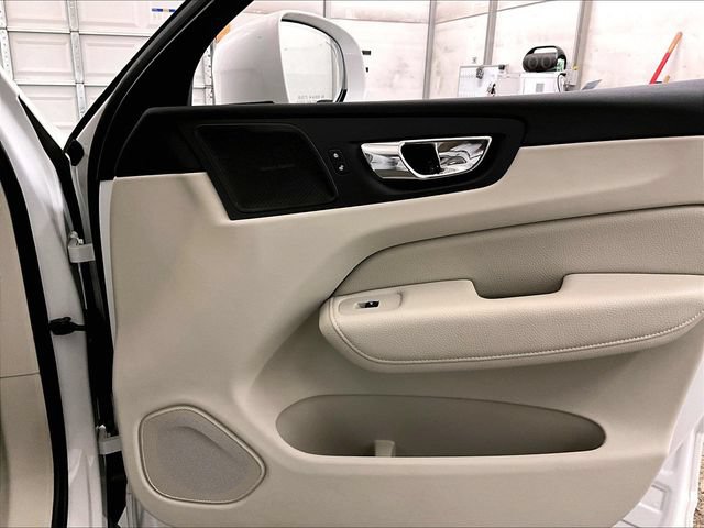 Used 2019 Volvo XC60 T5 Momentum w/ Multimedia Package AWD/4WD image 23