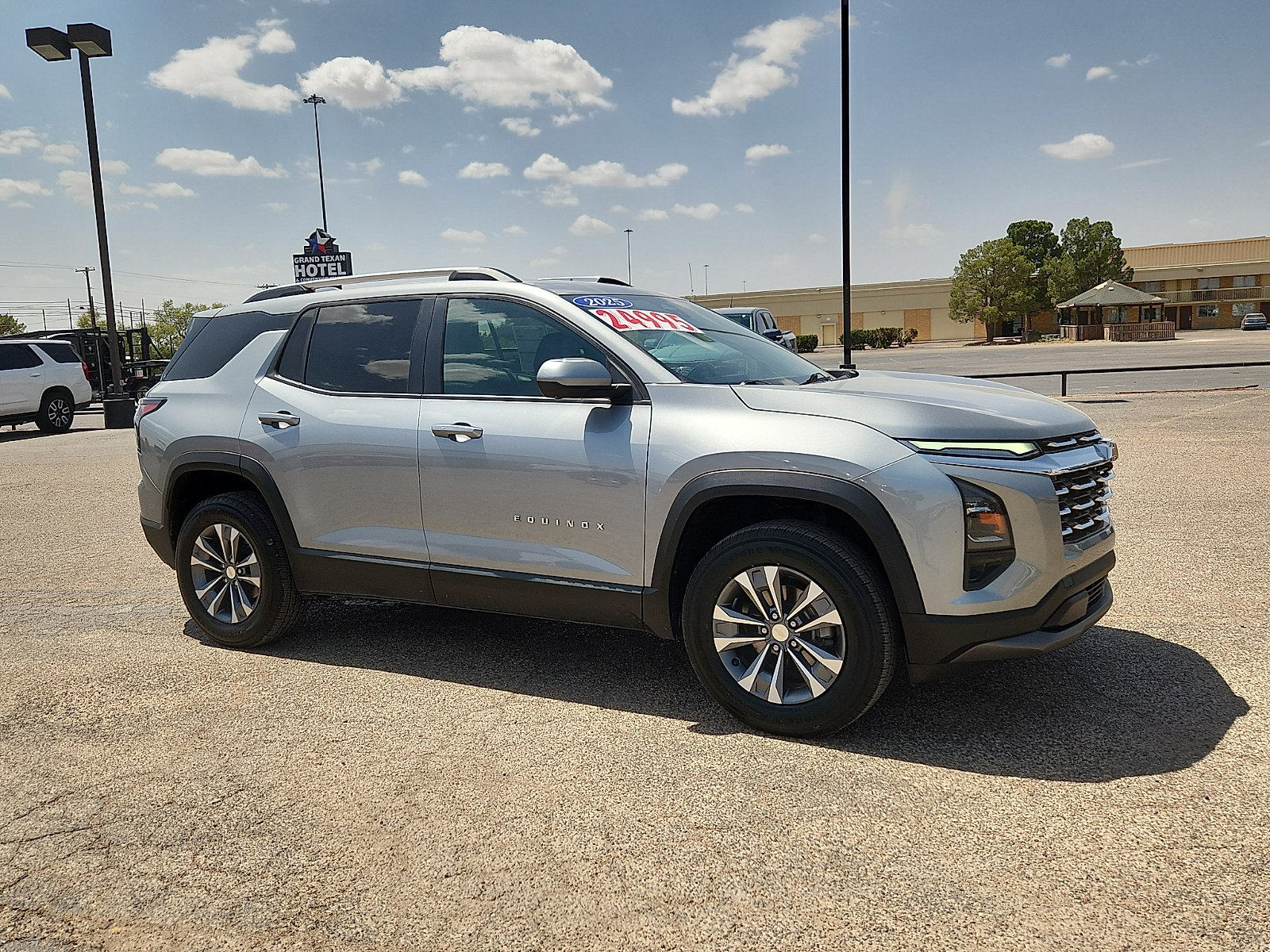 Used 2025 Chevrolet Equinox LT w/ Convenience Package II FWD image 8