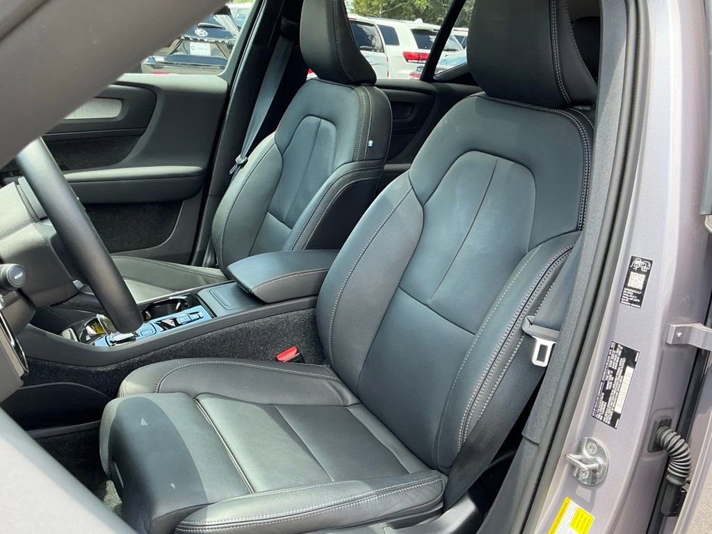 Used 2026 Volvo XC40 B5 Plus AWD/4WD image 37