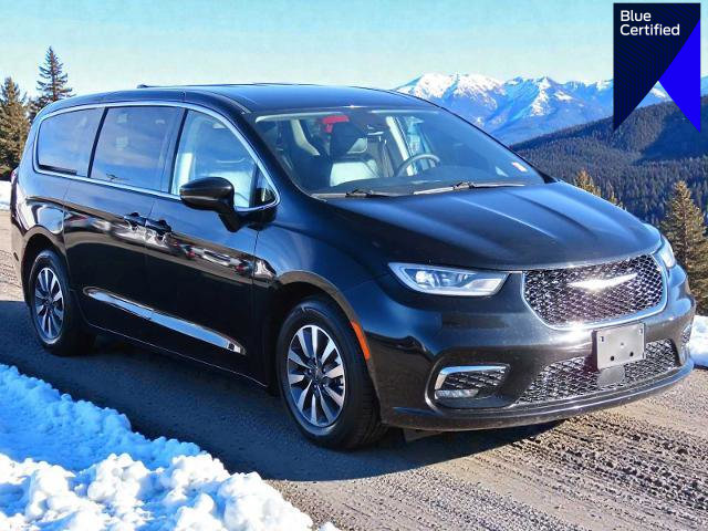 Used 2024 Chrysler Pacifica Select