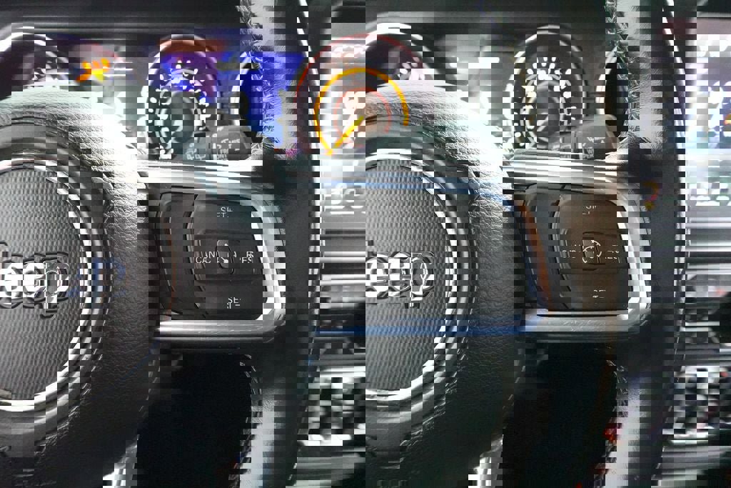 Used 2020 Jeep Wrangler Unlimited Sahara image 14