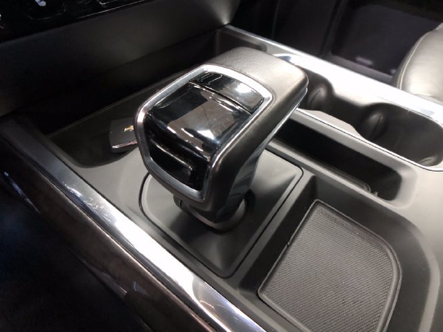 Used 2022 Chevrolet Silverado 1500 LTZ w/ Technology Package AWD/4WD image 18