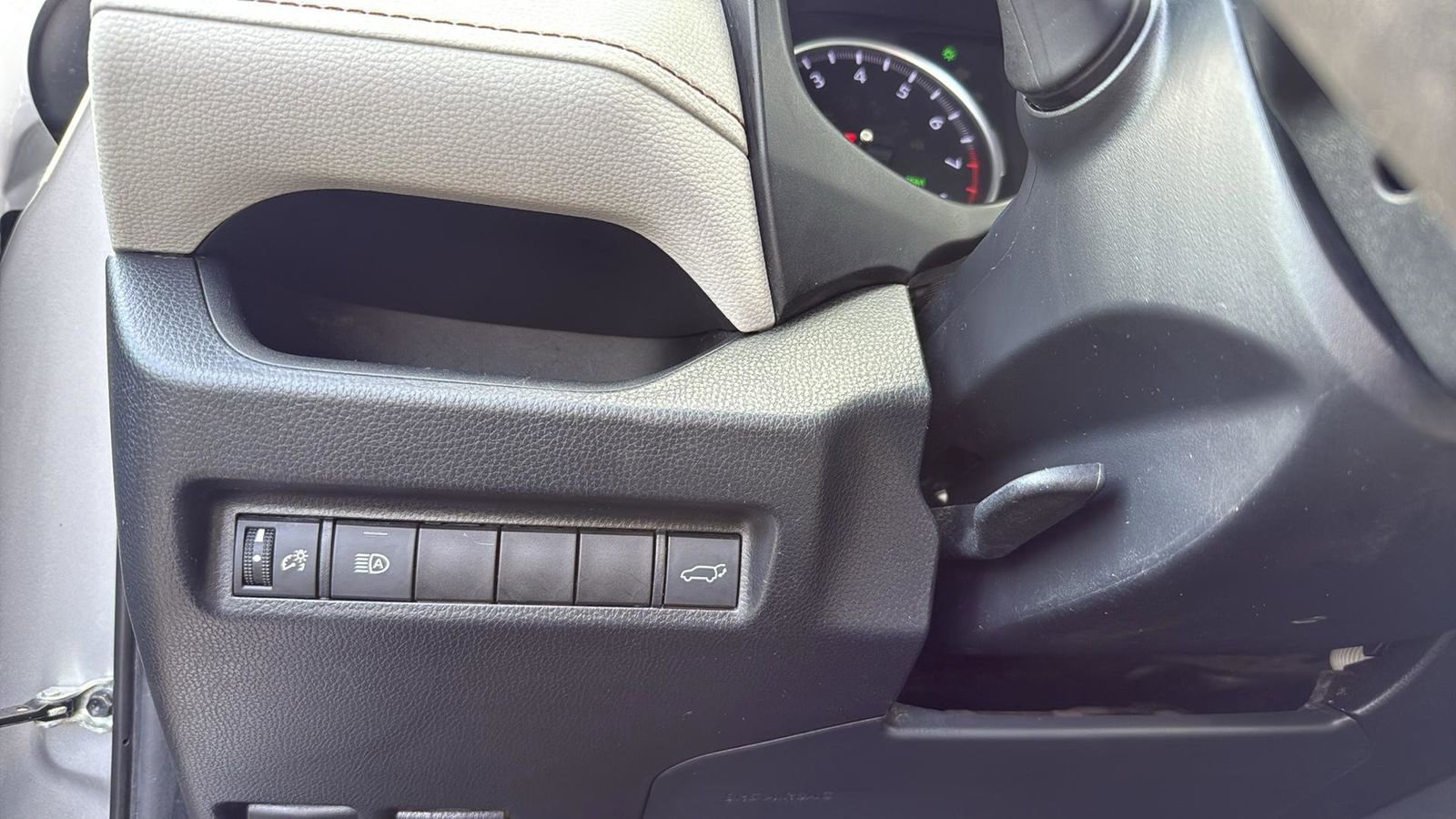 Used 2019 Toyota RAV4 XLE Premium image 17