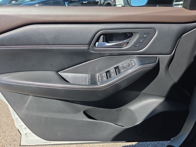 Used 2022 Nissan Rogue SL w/ SL Premium Package AWD/4WD image 17
