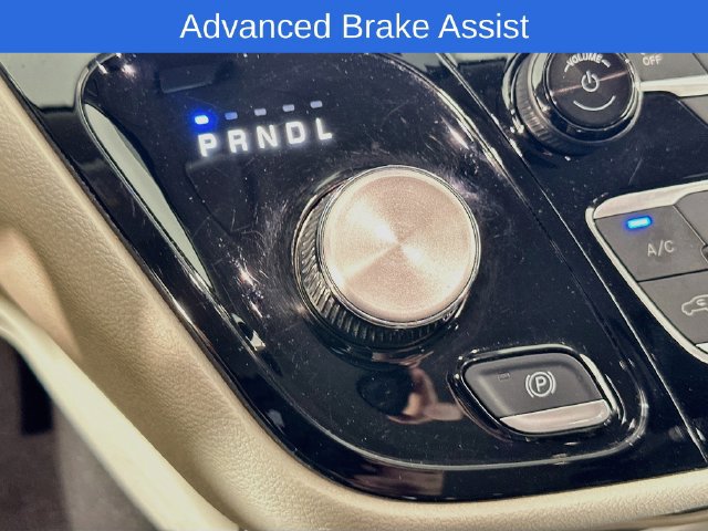 Used 2024 Chrysler Pacifica Touring-L FWD image 26