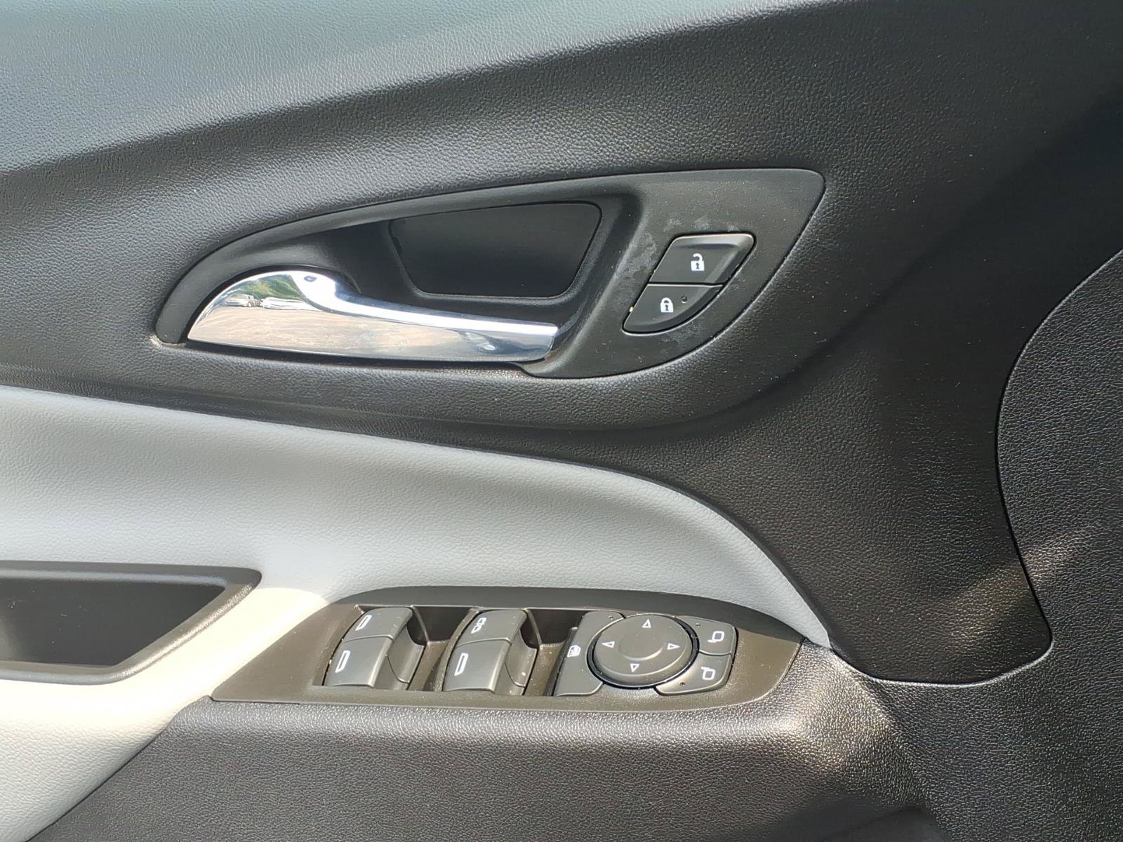 Used 2024 Chevrolet Equinox LT FWD image 18