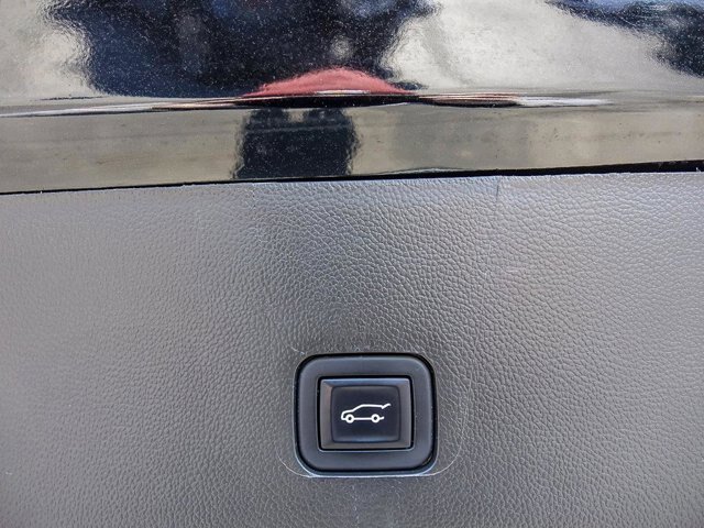 Used 2022 Chevrolet Traverse Premier AWD/4WD image 34