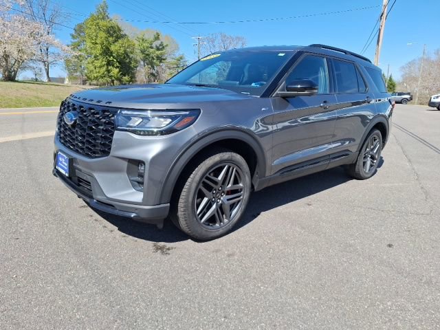 Certified 2025 Ford Explorer ST-Line w/ Premium Package image 7