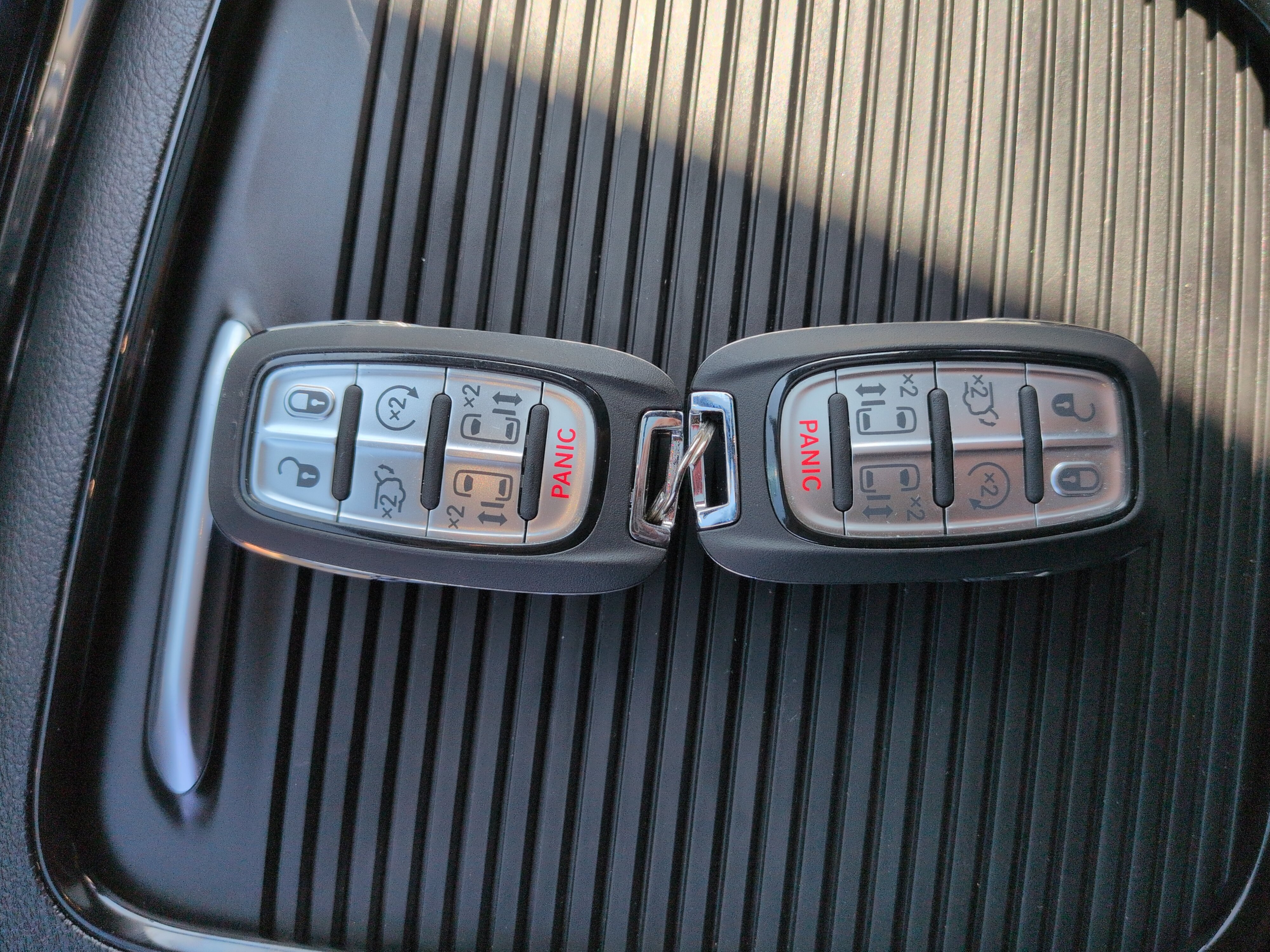 Used 2025 Chrysler Pacifica Limited FWD image 28