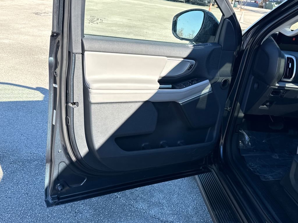 Certified 2025 Ford Expedition Active image 15