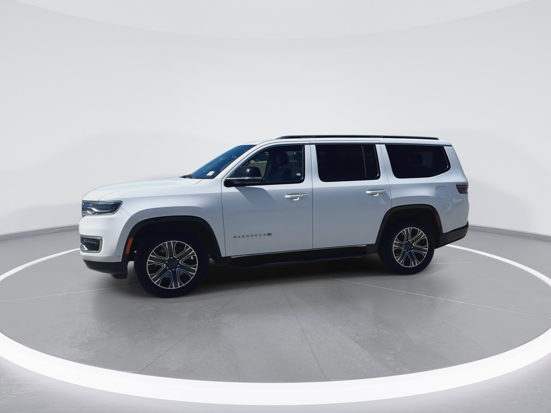 Used 2024 Jeep Wagoneer Series II w/ Flexible Seating Group image 5