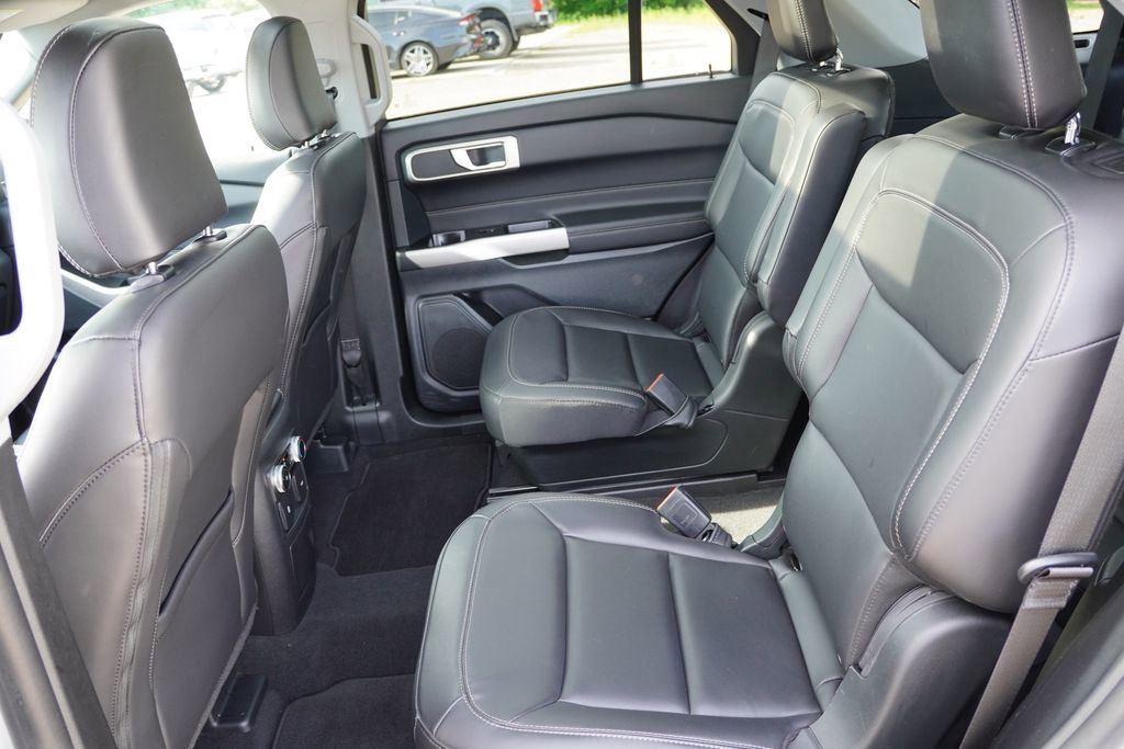 Certified 2023 Ford Explorer XLT w/ Equipment Group 202A AWD/4WD image 18