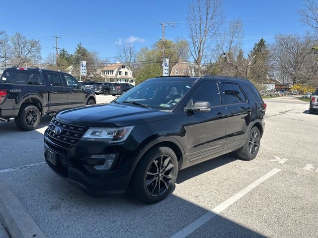 Certified 2017 Ford Explorer XLT w/ Equipment Group 202A image 3