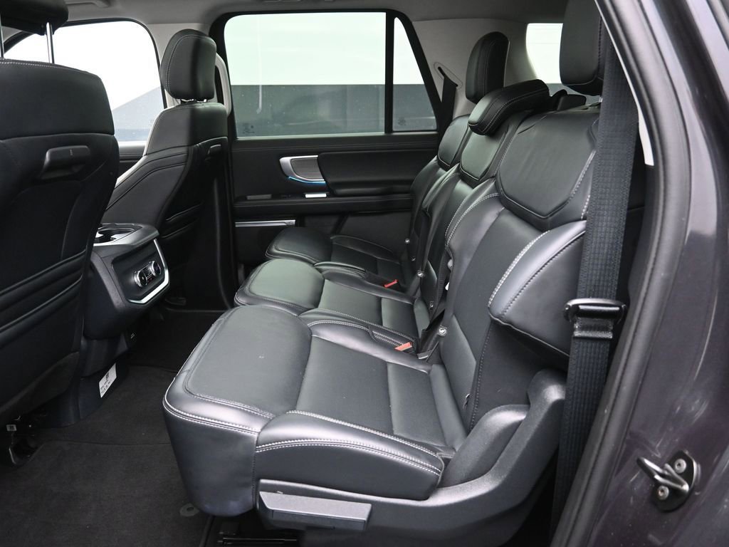 Certified 2025 Ford Expedition Max Platinum image 27