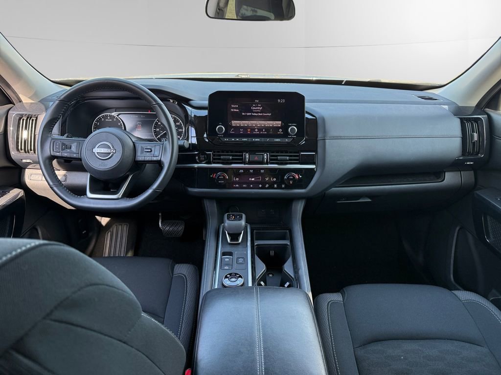 Used 2025 Nissan Pathfinder SV AWD/4WD image 10