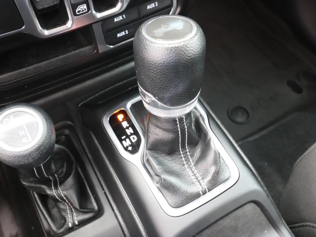 Used 2023 Jeep Wrangler Unlimited Sahara w/ LED Lighting Group AWD/4WD image 24