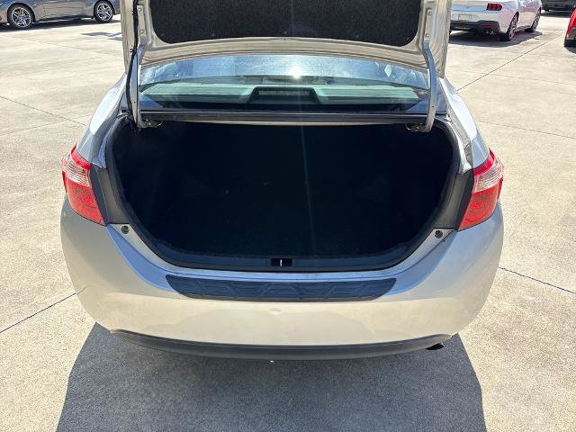 Used 2017 Toyota Corolla LE w/ Carpet Mat Package (TMS) FWD image 29