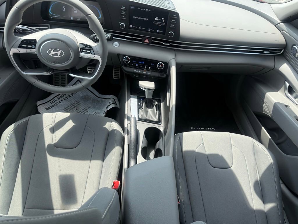 Used 2025 Hyundai Elantra Sport FWD image 36