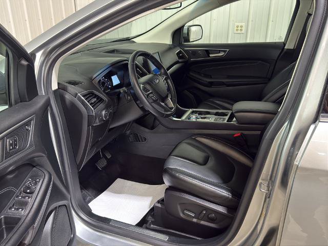 Certified 2022 Ford Edge Titanium AWD/4WD image 2
