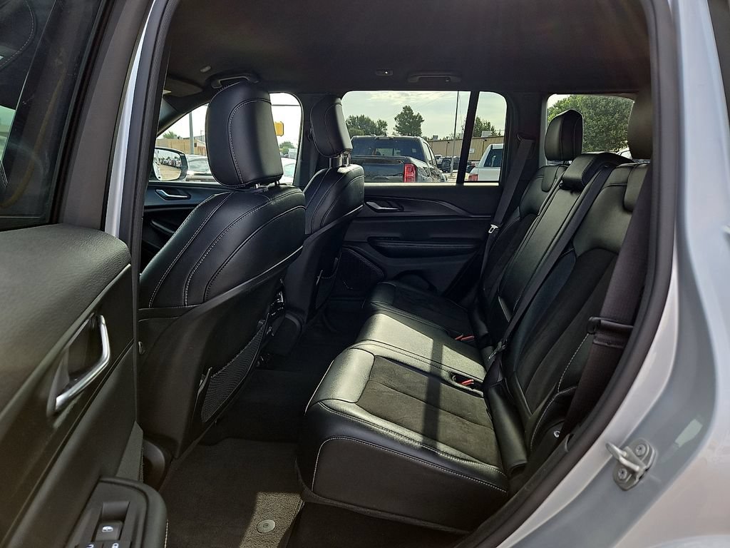 Used 2024 Jeep Grand Cherokee Altitude AWD/4WD image 9