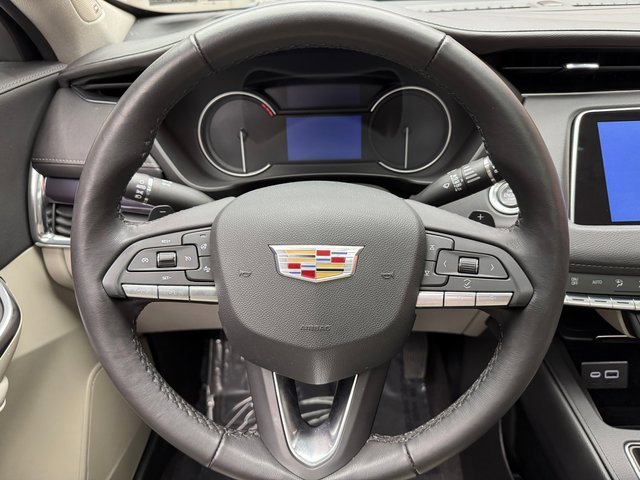 Used 2023 Cadillac XT4 Luxury w/ Cold Weather Package image 13