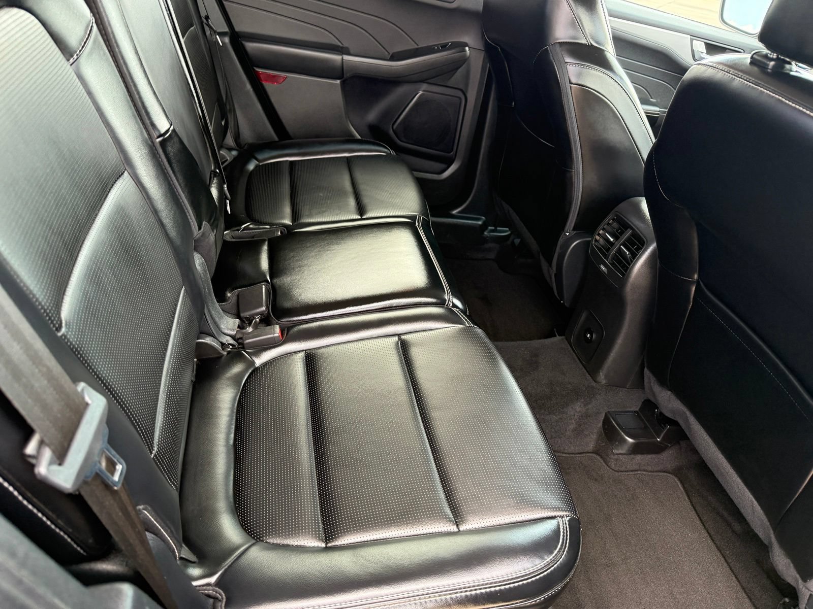 Certified 2024 Ford Escape Platinum AWD/4WD image 18