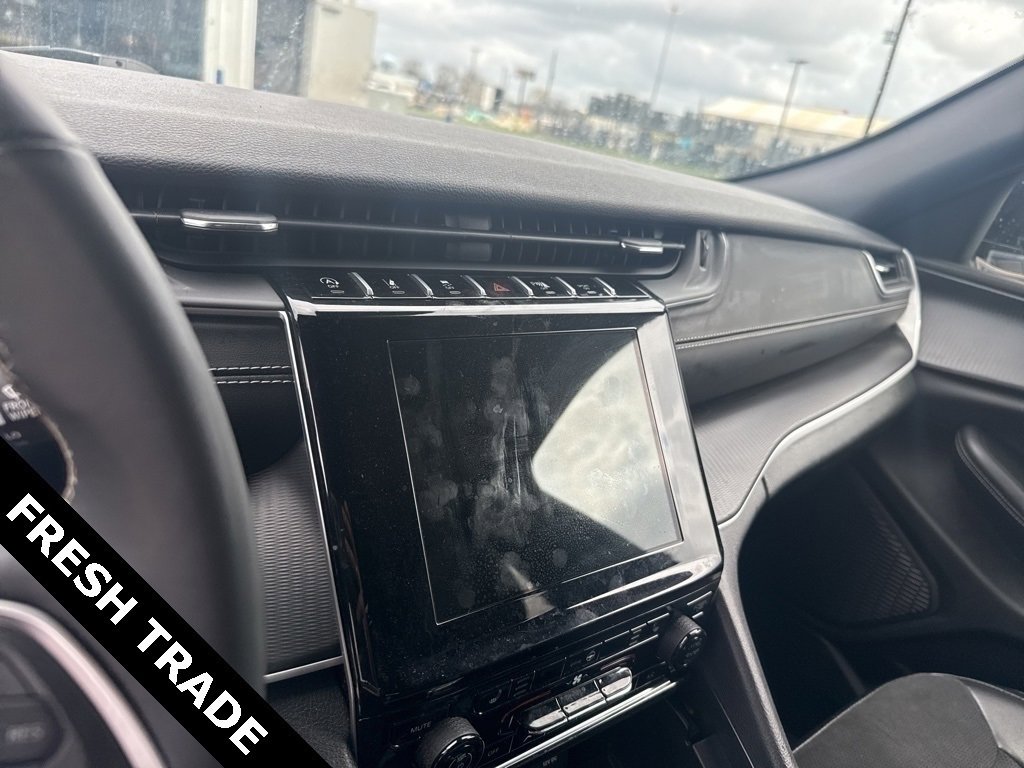 Used 2024 Jeep Grand Cherokee L Altitude image 11