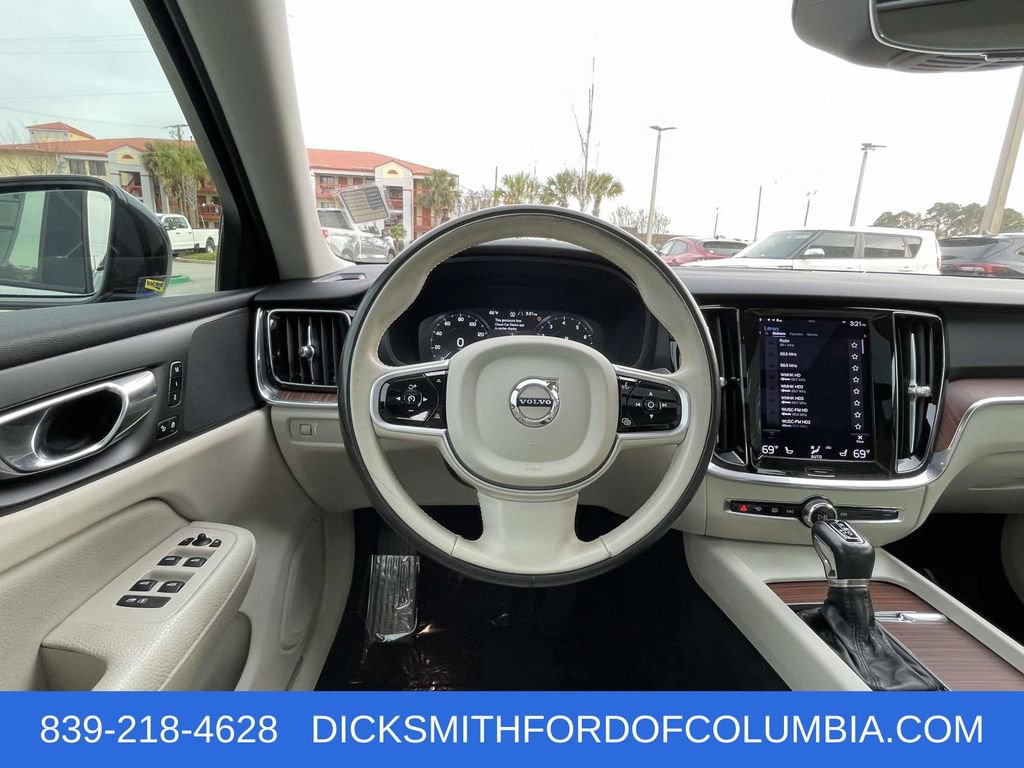 Used 2021 Volvo S60 T5 Momentum w/ Advanced Package image 12