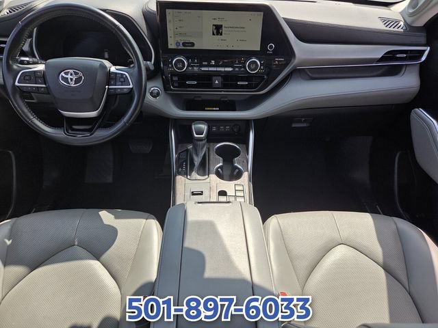 Used 2023 Toyota Highlander Limited FWD image 12