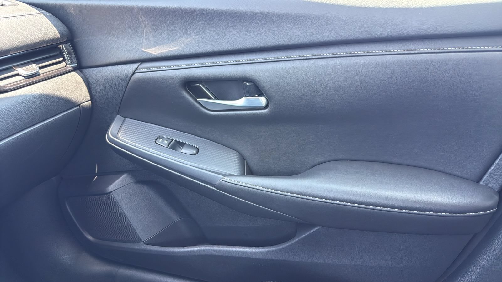 Used 2025 Nissan Sentra SV FWD image 23