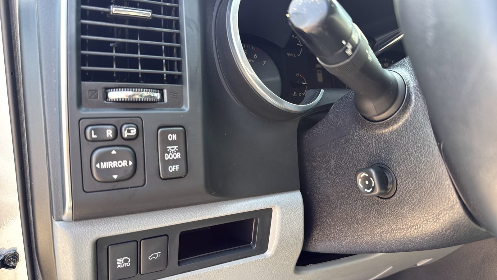 Used 2021 Toyota Sequoia Limited w/ Safety & Convenience Package AWD/4WD image 18