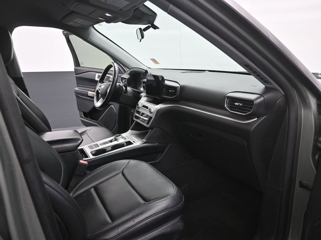 Certified 2020 Ford Explorer XLT w/ Equipment Group 202A image 24