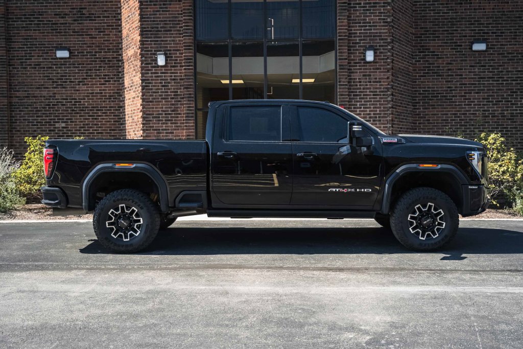 Used 2025 GMC Sierra 2500 AT4X AWD/4WD image 6