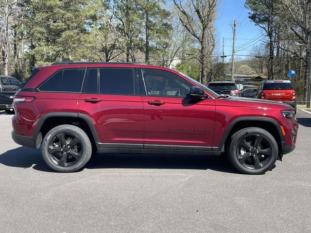 Used 2023 Jeep Grand Cherokee Limited w/ Black Appearance Package image 6