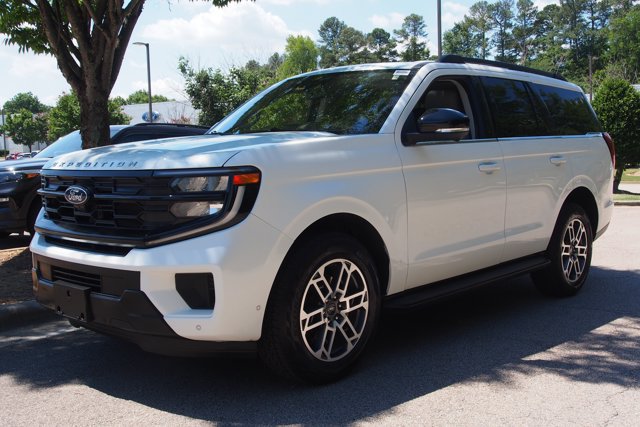 Certified 2025 Ford Expedition Active AWD/4WD image 3