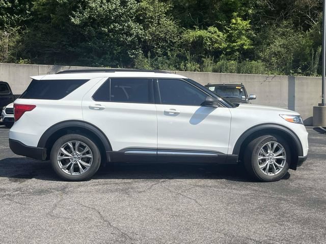 Certified 2022 Ford Explorer XLT w/ Equipment Group 202A AWD/4WD image 2