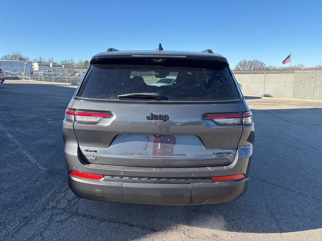 Used 2024 Jeep Grand Cherokee L Limited w/ Luxury Tech Group II image 3