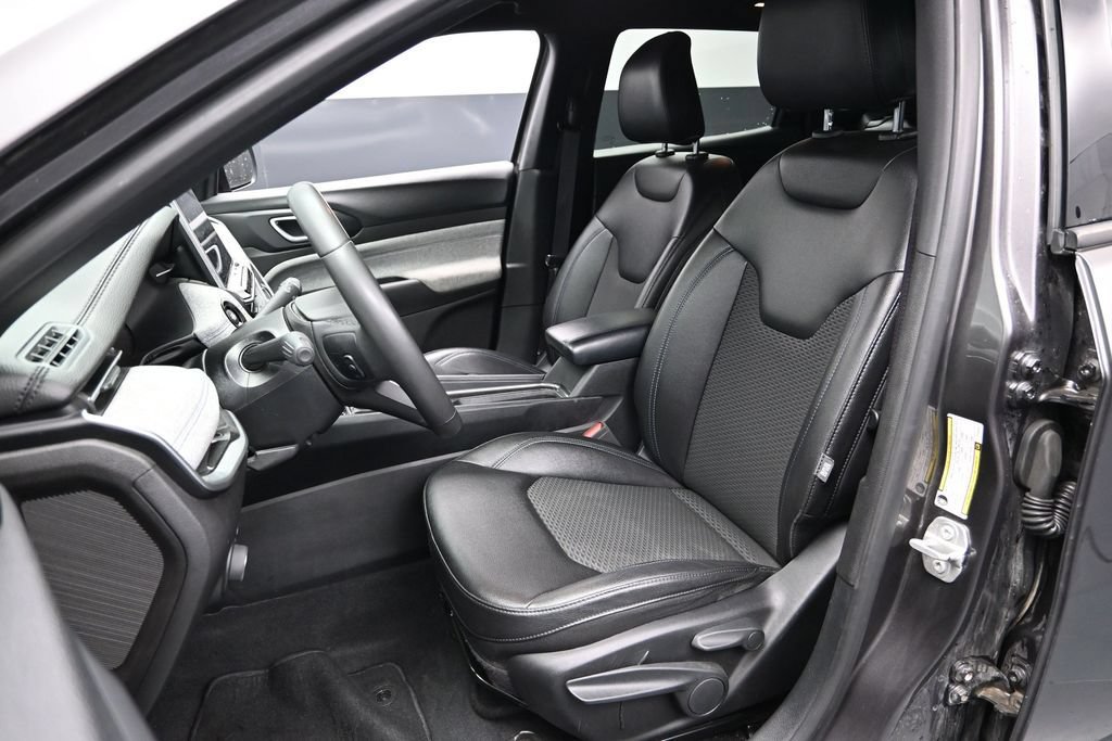 Used 2024 Jeep Compass Latitude AWD/4WD image 21