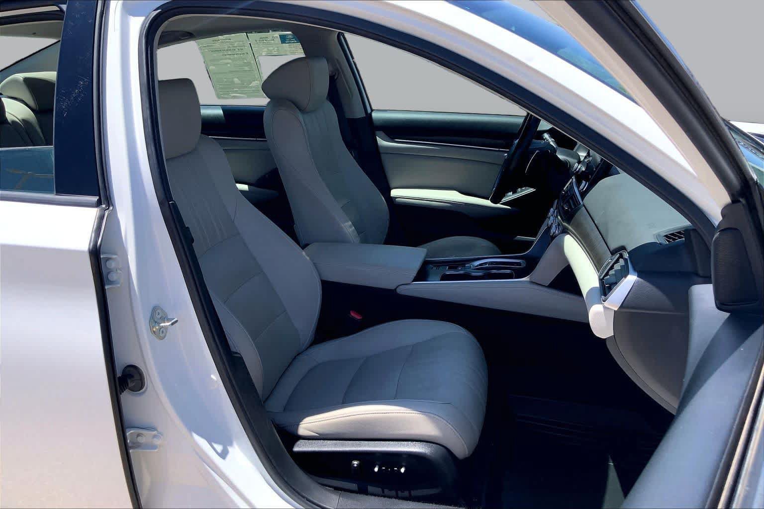 Used 2021 Honda Accord Touring image 9