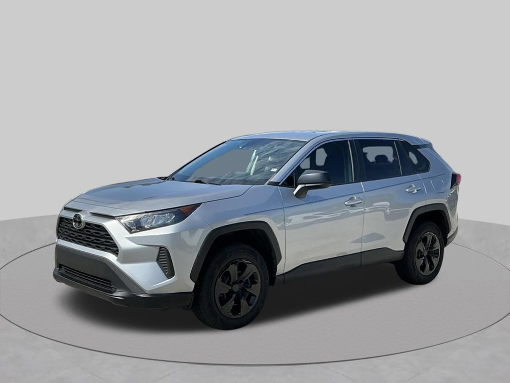 Used 2022 Toyota RAV4 LE FWD image 2