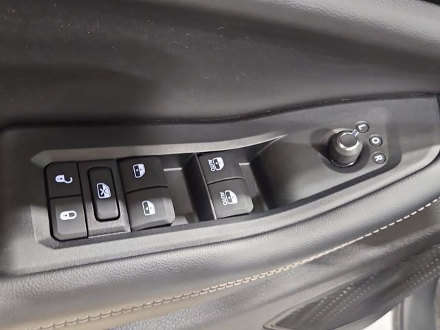 Used 2023 Jeep Grand Cherokee Altitude AWD/4WD image 13