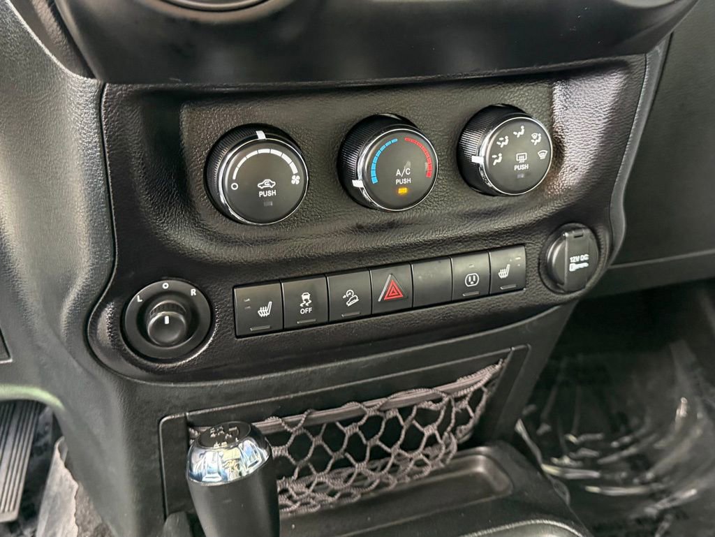 Used 2018 Jeep Wrangler Unlimited Sahara image 25