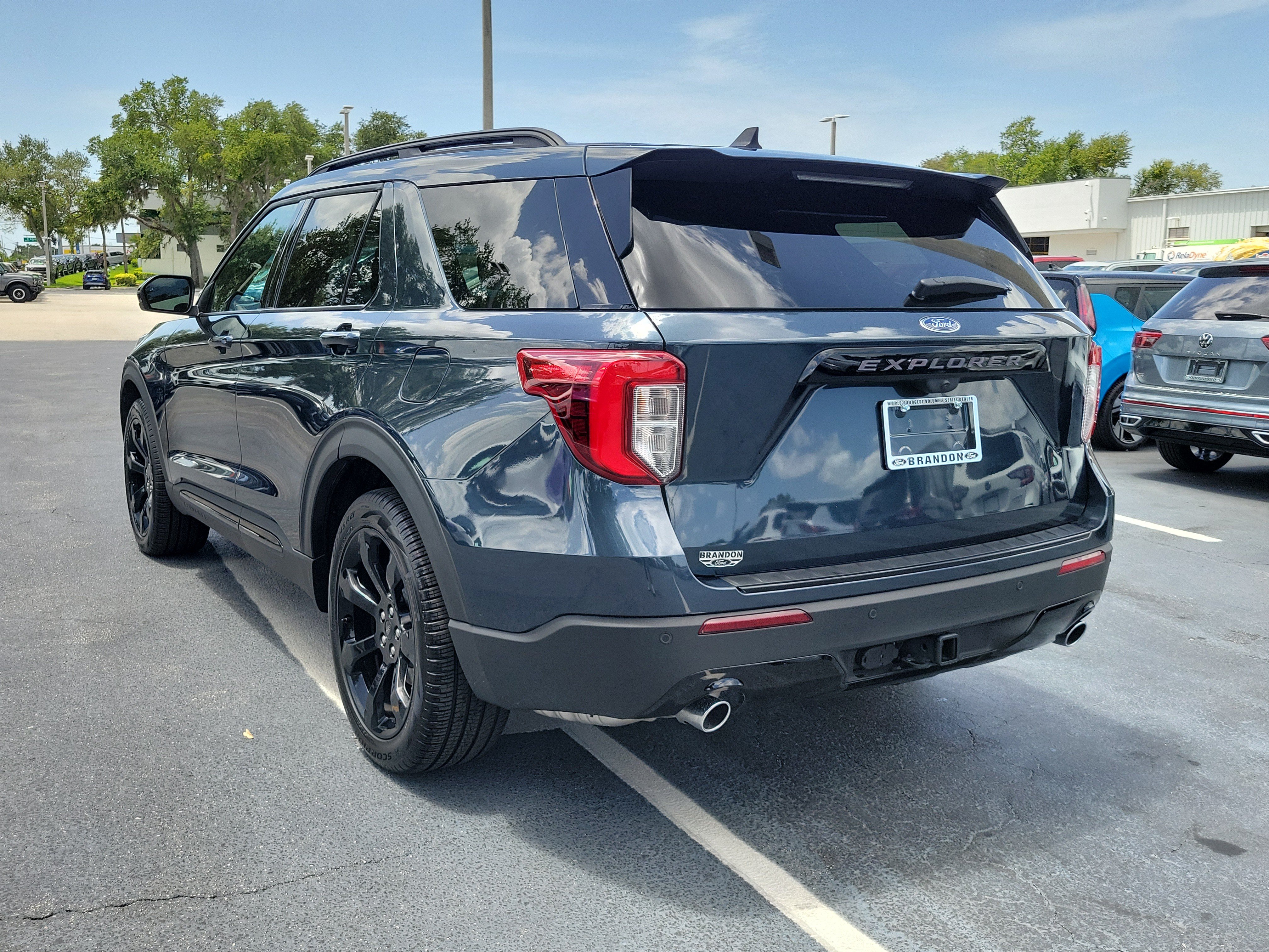 Certified 2024 Ford Explorer ST-Line w/ Class IV Trailer Tow Package RWD image 7