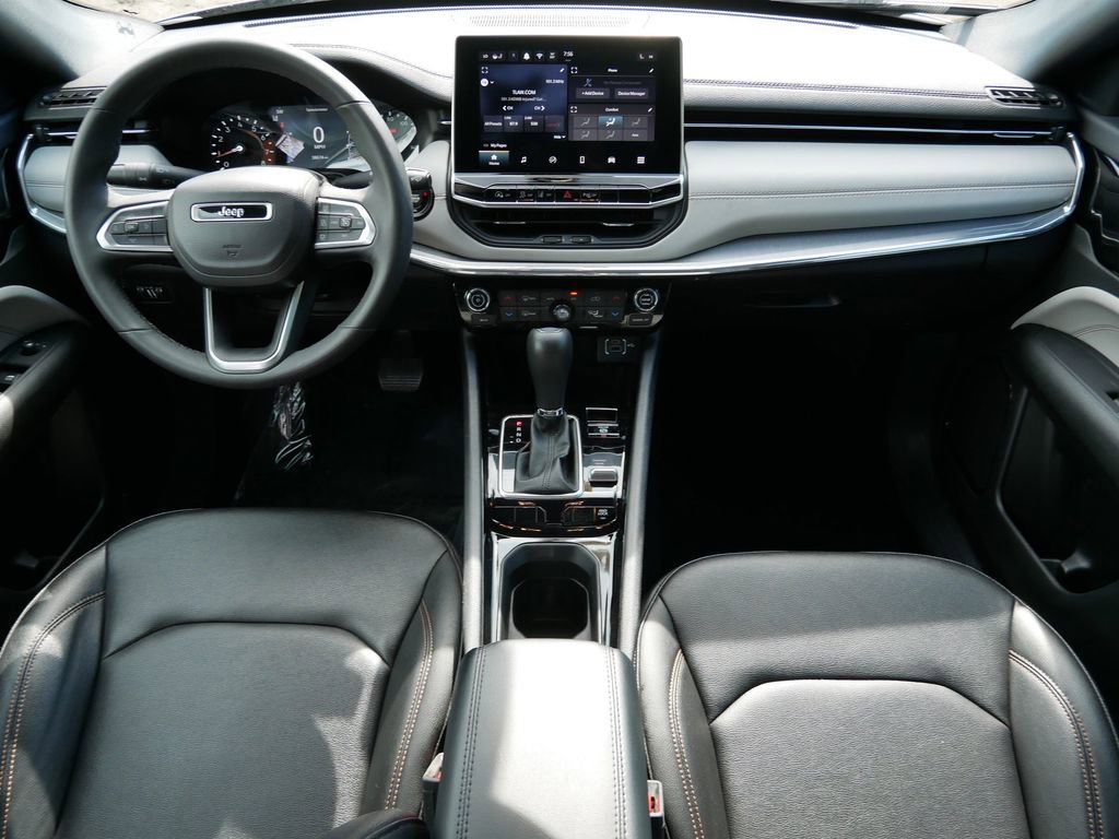 Used 2024 Jeep Compass Limited image 13