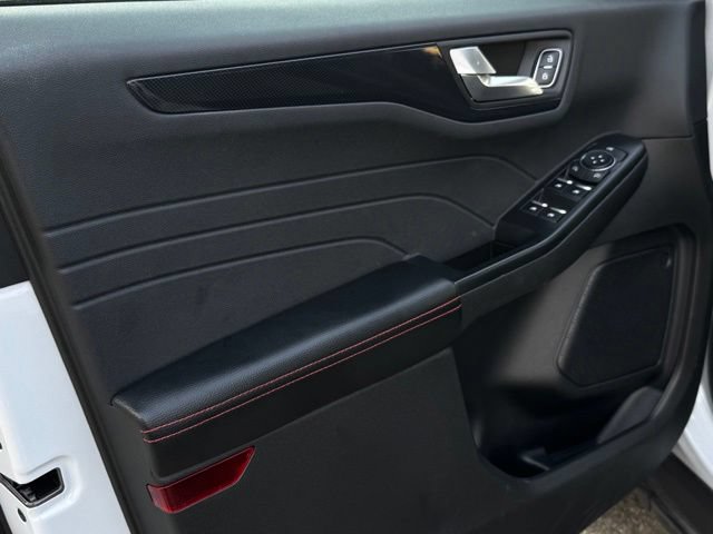 Certified 2025 Ford Escape ST-Line Select AWD/4WD image 8