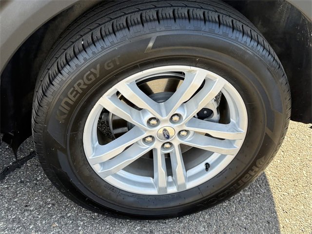 Certified 2022 Ford Explorer XLT w/ Equipment Group 202A image 5