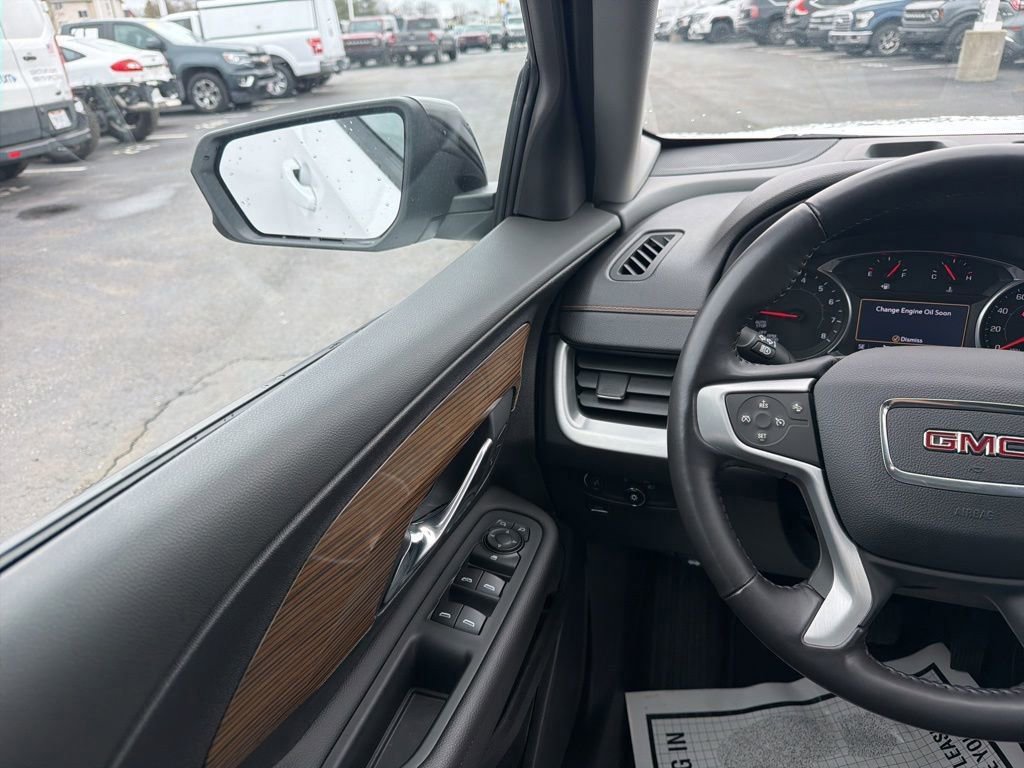 Used 2021 GMC Terrain SLE w/ Driver Convenience Package FWD image 4