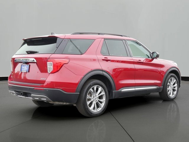 Certified 2022 Ford Explorer XLT w/ Equipment Group 202A AWD/4WD image 3